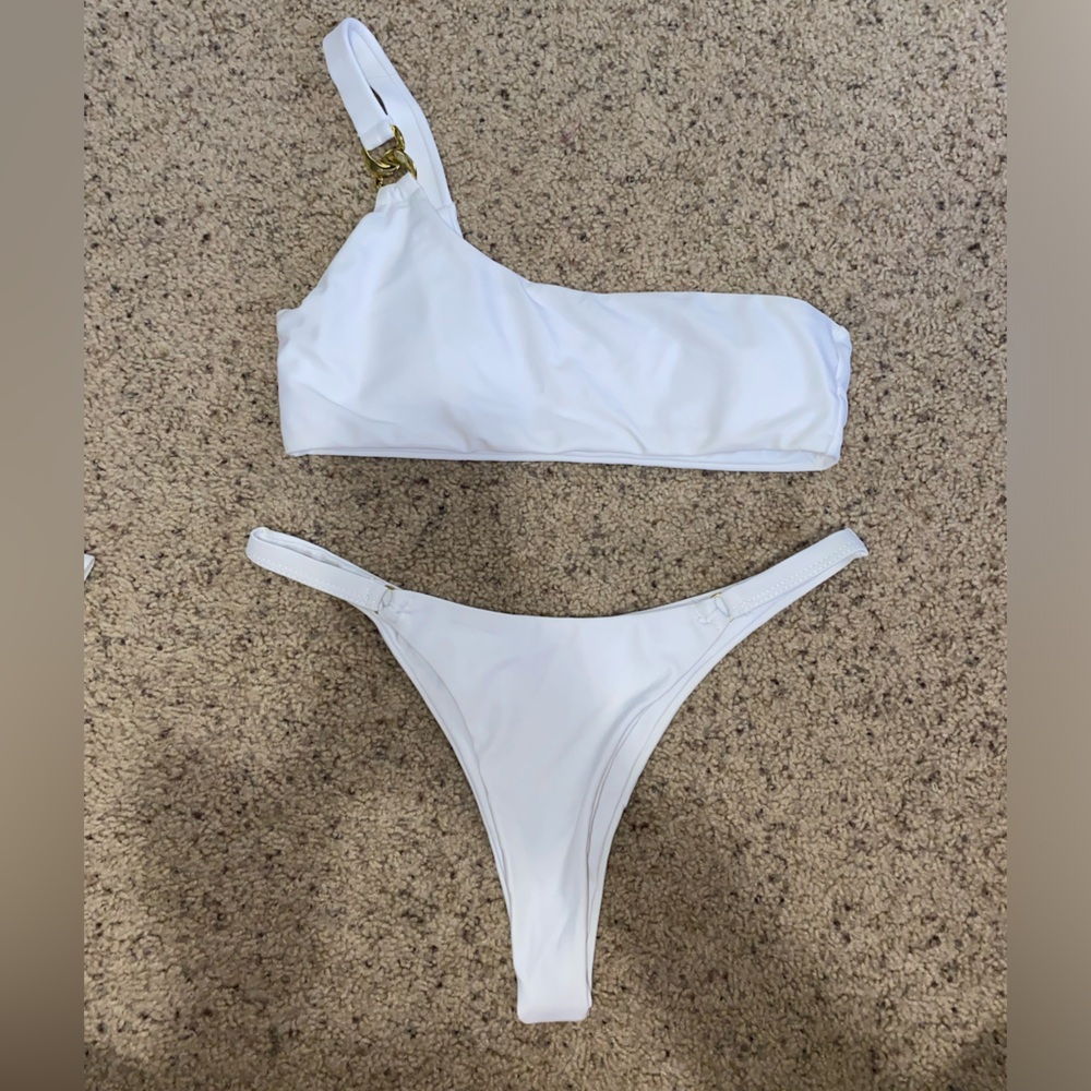 Small White Bikini Set With 2 Tops